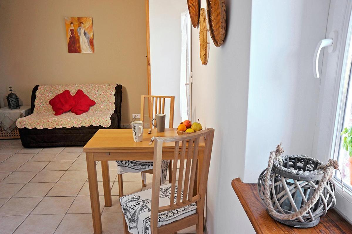 Bed And Breakfast La Maison De Nathalie Les Mayons Kültér fotó