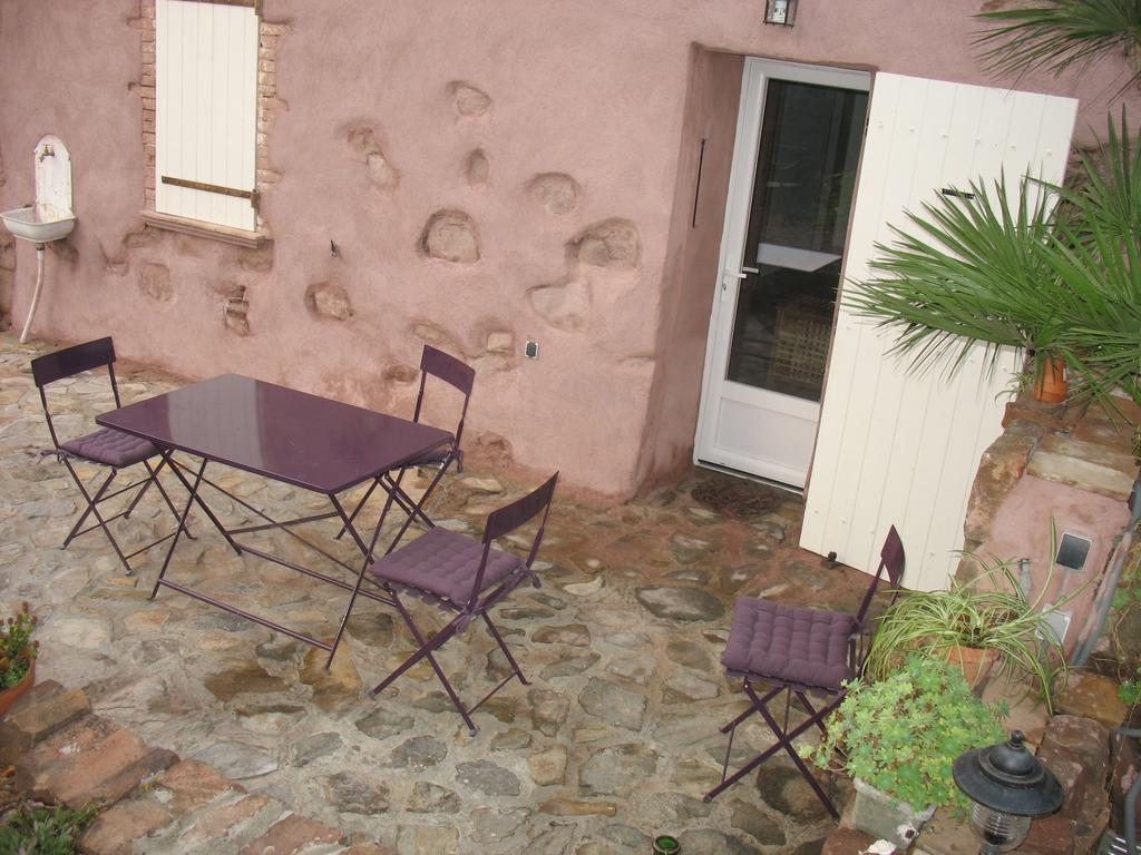 Bed And Breakfast La Maison De Nathalie Les Mayons Szoba fotó